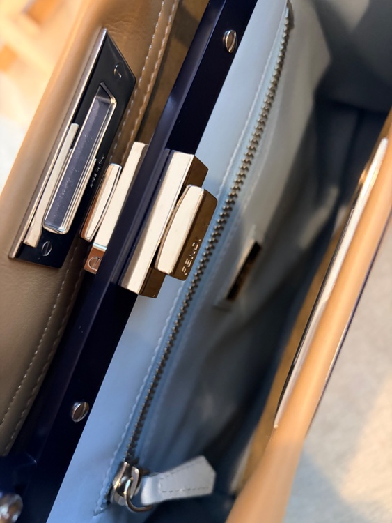 peekaboo medium（ブランドバッグ）の商品画像 - 査定依頼日：2026年9月25日 - 最高査定価格：150,000円