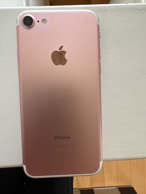 iPhone iPhone7 32GB au（スマホ）の商品画像 - 査定依頼日：2026年9月12日 - 最高査定価格：500円