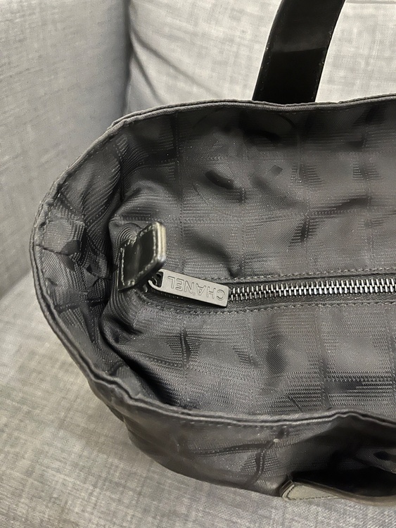 ニュートラベルライン トートバッグ GM（ブランドバッグ）の商品画像 - 査定依頼日：2026年2月4日 - 最高査定価格：15,000円