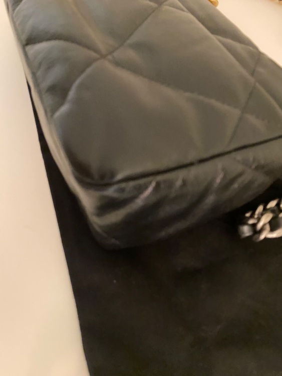 CHANEL19ハンドバッグ（ブランドバッグ）の商品画像 - 査定依頼日：2025年6月29日 - 最高査定価格：500,000円