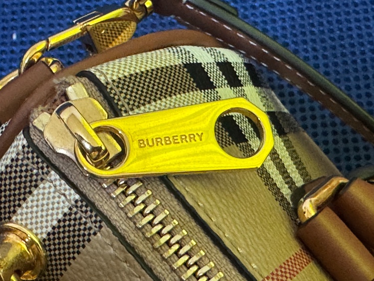 ミニボウリングバッグ（ブランドバッグ）の商品画像 - 査定依頼日：2026年2月12日 - 最高査定価格：80,000円