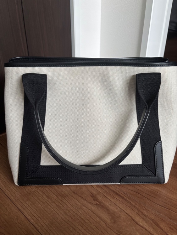 バレンシアガ  （ブランドバッグ）の商品画像 - 査定依頼日：2026年3月23日 - 最高査定価格：62,000円