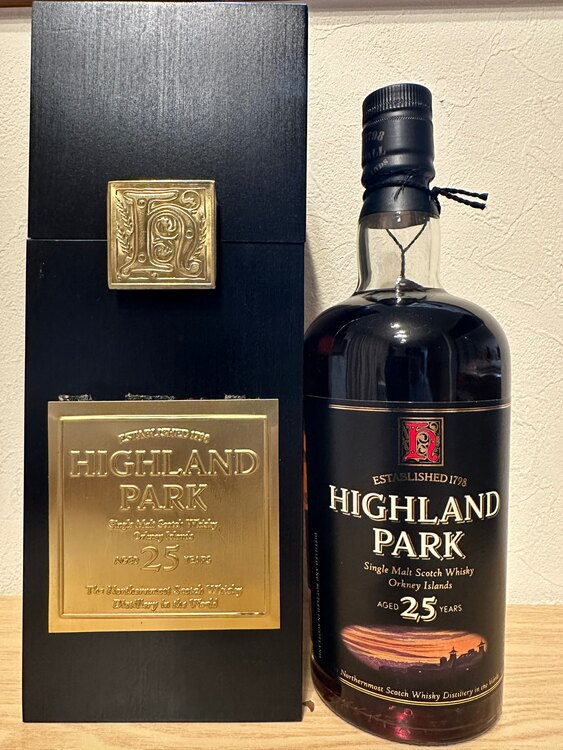 ハイランドパーク25年オフィシャル50.7%（お酒）の商品画像 - 査定依頼日：2025年4月6日 - 最高査定価格：80,000円