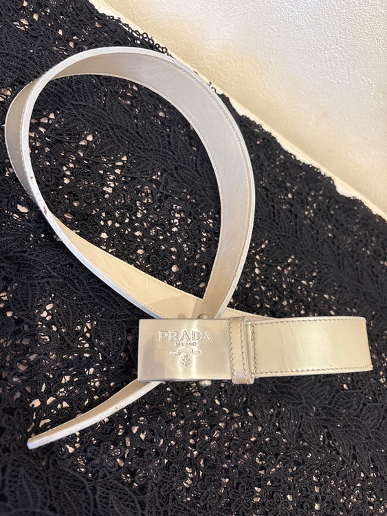 ベルト（ブランド財布・小物）の商品画像 - 査定依頼日：2025年9月29日 - 最高査定価格：4,000円