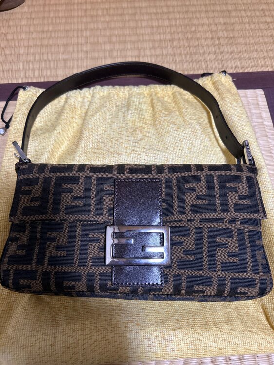 フェンディ  （ブランドバッグ）の商品画像 - 査定依頼日：2025年5月24日 - 最高査定価格：100,000円