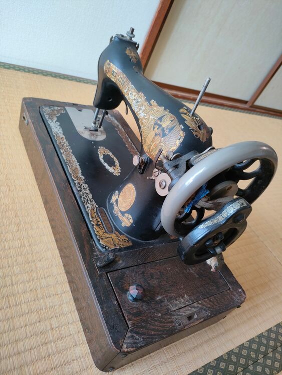 アンティークミシン　THE PINES MANFAG.co（美術品・骨董品）の商品画像 - 査定依頼日：2025年9月25日 - 最高査定価格：2,000円