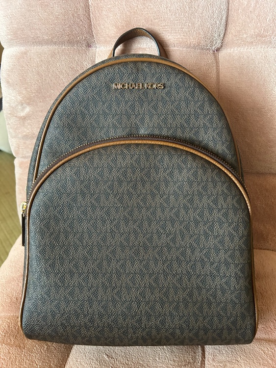 マイケルコース アビーバックパック（古着・ファッション）の商品画像 - 査定依頼日：2026年1月30日 - 最高査定価格：3,000円