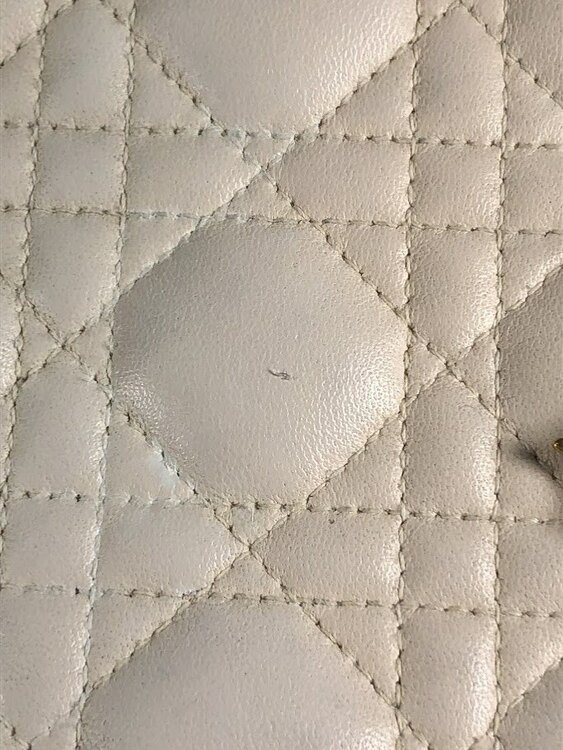 レディディオール　ラージ（ブランドバッグ）の商品画像 - 査定依頼日：2025年3月27日 - 最高査定価格：130,000円