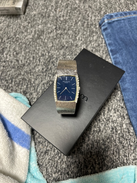 パテックフィリップ ゴンドーロ 3528/（高級時計）の商品画像 - 査定依頼日：2025年8月22日 - 最高査定価格：1,380,000円