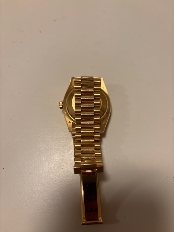 ロレックス デイデイト 36 8Pラウンド 2Pバゲットダイヤ 128238A （高級時計）の商品画像 - 査定依頼日：2025年6月10日 - 最高査定価格：5,300,000円