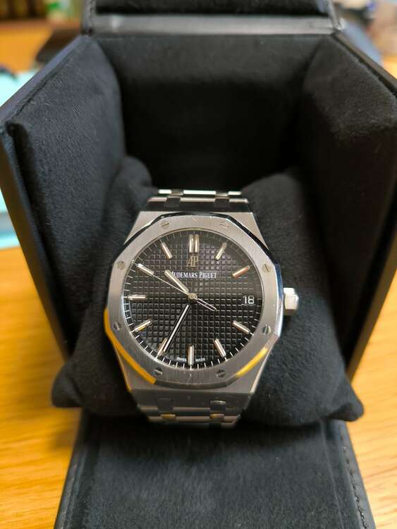 オーデマピゲ ロイヤルオーク 15500（高級時計）の商品画像 - 査定依頼日：2025年5月25日 - 最高査定価格：5,000,000円