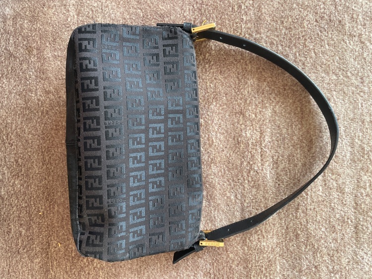 フェンディ　バッグ（ブランドバッグ）の商品画像 - 査定依頼日：2025年9月2日 - 最高査定価格：50,000円