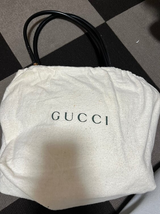 グッチ トート ビジネスバッグ スウェード 黒 フォーマル FP777（ブランドバッグ）の商品画像 - 査定依頼日：2025年4月2日 - 最高査定価格：7,000円