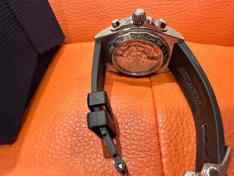 クロノマットB01 ブティック限定（高級時計）の商品画像 - 査定依頼日：2026年2月10日 - 最高査定価格：1,000,000円