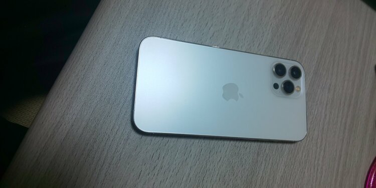 iPhone 12 Pro Max 256GB docomo（スマホ）の商品画像 - 査定依頼日：2025年12月8日 - 最高査定価格：32,000円