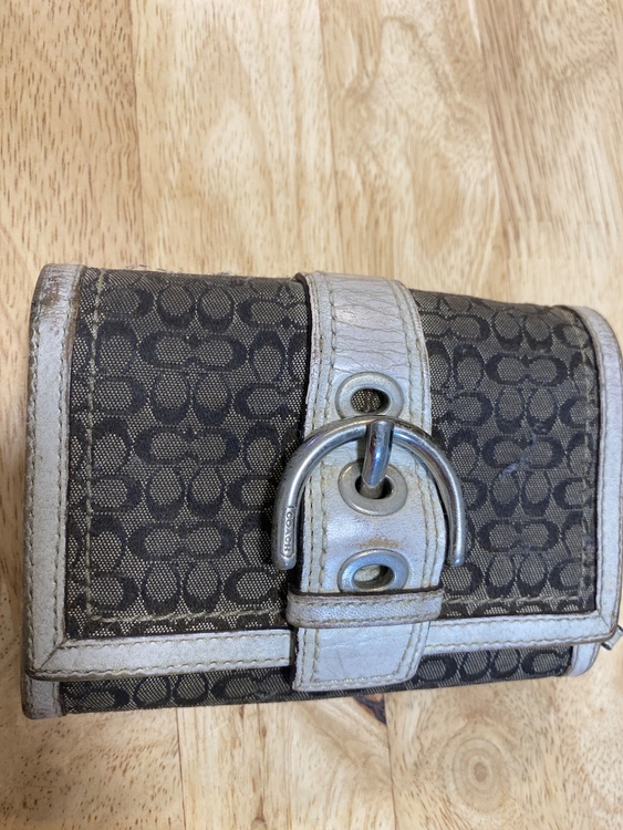 財布（ブランド財布・小物）の商品画像 - 査定依頼日：2026年4月4日 - 最高査定価格：2,000円