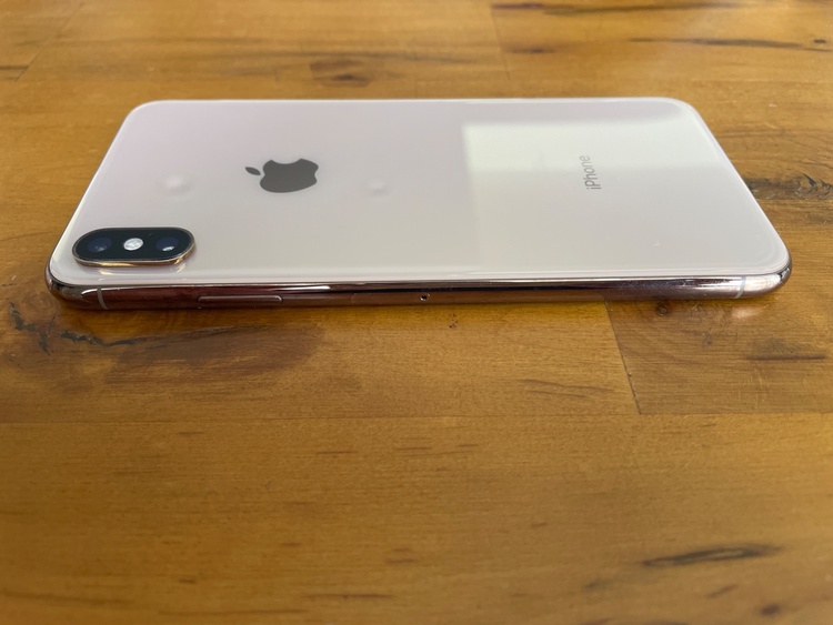 iPhone XS MAX 64GB（スマホ）の商品画像 - 査定依頼日：2026年5月1日 - 最高査定価格：17,000円