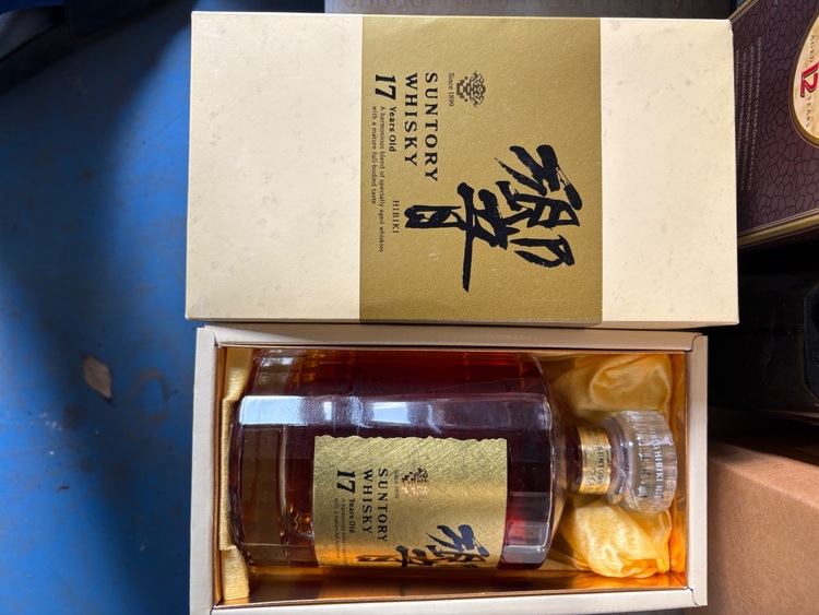 ウイスキー サントリー響 （お酒）の商品画像 - 査定依頼日：2025年12月2日 - 最高査定価格：57,000円