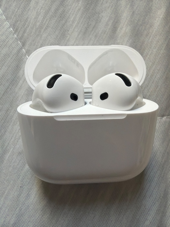 AirPods4（オーディオ・スピーカー）の商品画像 - 査定依頼日：2026年7月16日 - 最高査定価格：6,000円