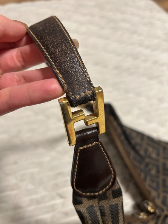 ズッカ ワンショルダーバッグ V字ファスナー（ブランドバッグ）の商品画像 - 査定依頼日：2026年1月26日 - 最高査定価格：60,000円