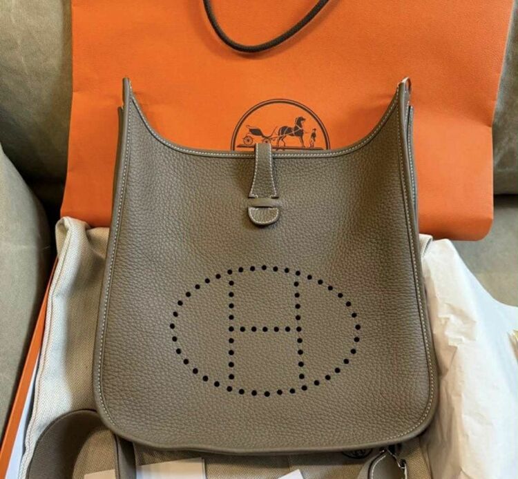 エブリン29　（ブランドバッグ）の商品画像 - 査定依頼日：2025年11月24日 - 最高査定価格：540,000円