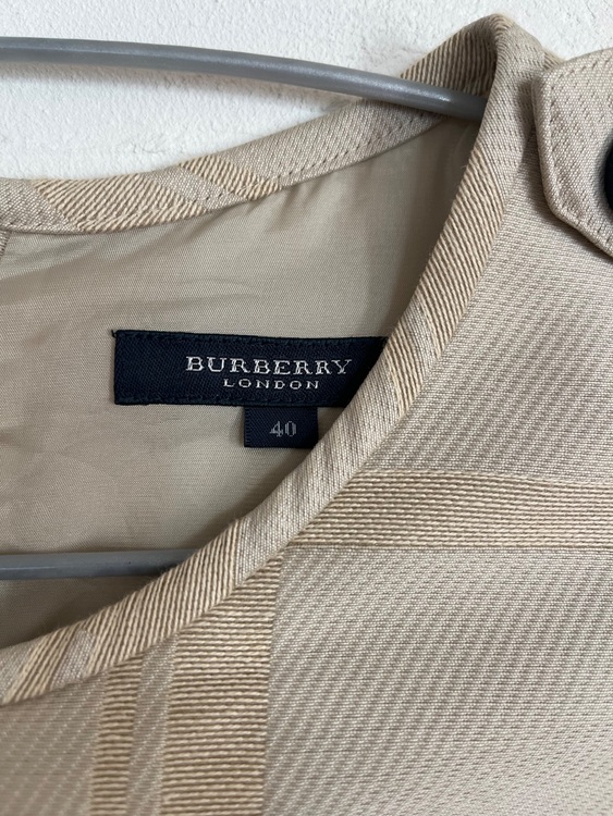 バーバリー　ワンピース（古着・ファッション）の商品画像 - 査定依頼日：2025年11月27日 - 最高査定価格：4,000円