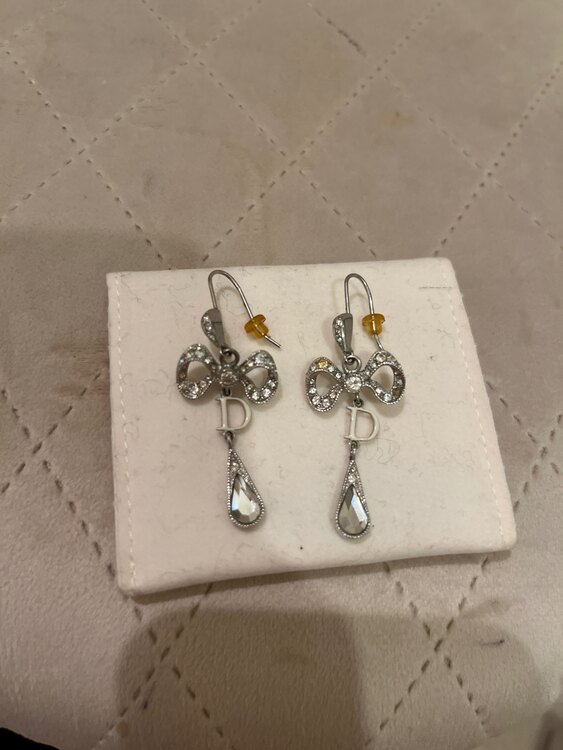 ディオール ピアス（金・貴金属）の商品画像 - 査定依頼日：2024年10月18日 - 最高査定価格：15,000円