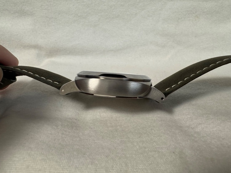 ルミノールマリーナチタニオPAM03325グリーンサンブラッシュダイヤル（高級時計）の商品画像 - 査定依頼日：2025年8月10日 - 最高査定価格：1,200,000円