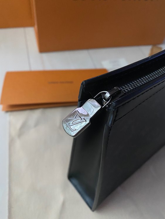 エクリプス　M61692（ブランドバッグ）の商品画像 - 査定依頼日：2022年9月29日 - 最高査定価格：60,000円