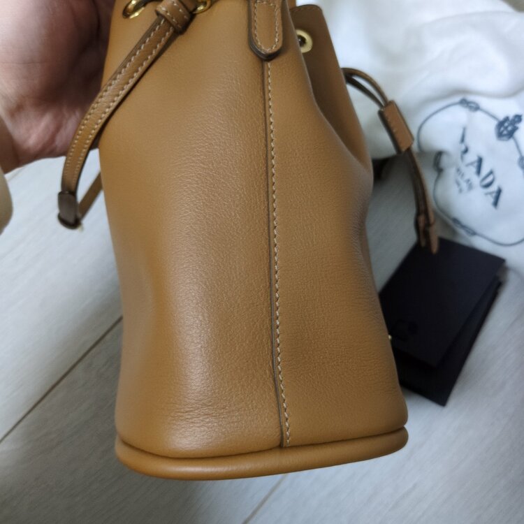 PRADA プラダ Re-Edition 1978 バケットバッグ レザー（ブランドバッグ）の商品画像 - 査定依頼日：2026年2月18日 - 最高査定価格：180,000円