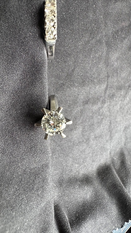 立爪ダイヤモンド（宝石）の商品画像 - 査定依頼日：2026年3月13日 - 最高査定価格：2,000,000円