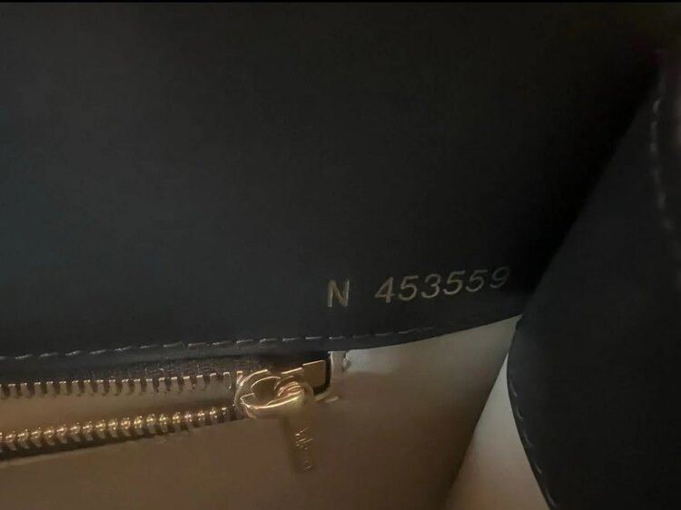 イジィデ（ブランドバッグ）の商品画像 - 査定依頼日：2025年2月22日 - 最高査定価格：100,000円