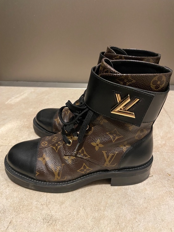 レディースブーツ（古着・ファッション）の商品画像 - 査定依頼日：2026年3月17日 - 最高査定価格：16,000円