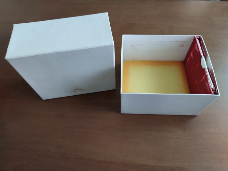 オメガ スピードマスター 3521.80.0（高級時計）の商品画像 - 査定依頼日：2025年10月2日 - 最高査定価格：260,000円