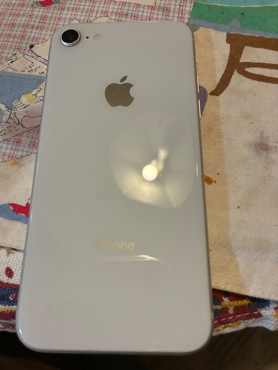 iPhone8 64GB Softbank（スマホ）の商品画像 - 査定依頼日：2026年4月12日 - 最高査定価格：4,000円