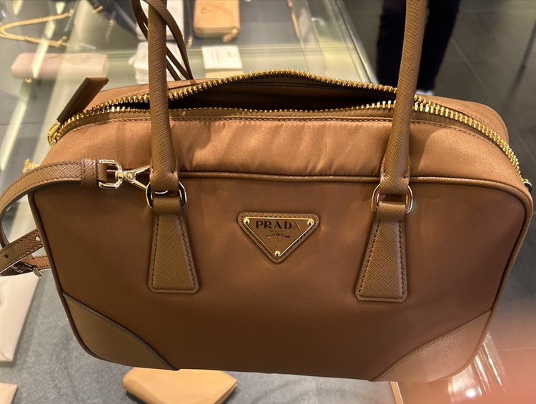 サファイアーノレザー ミディアムダブルハンドルバッグ（ブランドバッグ）の商品画像 - 査定依頼日：2026年1月12日 - 最高査定価格：200,000円