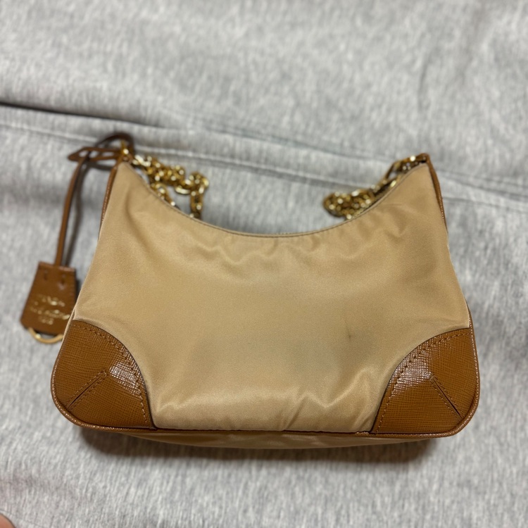 プラダ  （ブランドバッグ）の商品画像 - 査定依頼日：2025年10月8日 - 最高査定価格：210,000円