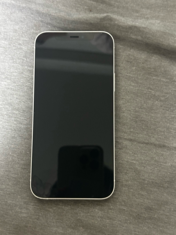 iPhone 12 64GB Softbank（スマホ）の商品画像 - 査定依頼日：2024年11月10日 - 最高査定価格：21,000円