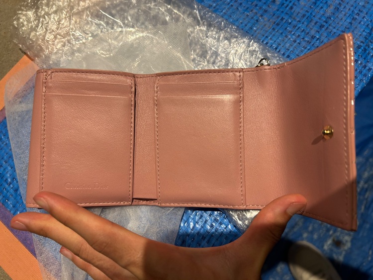 レディディオール ロータスウォレット（ブランド財布・小物）の商品画像 - 査定依頼日：2025年6月23日 - 最高査定価格：13,000円
