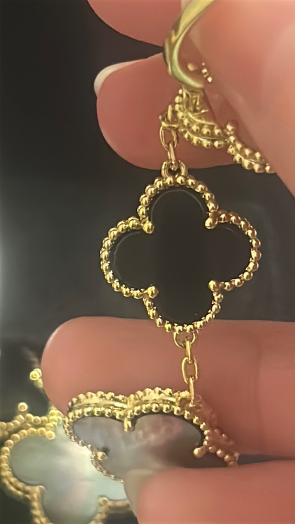 マジック アルハンブラ イヤリング、3モチーフ（金・貴金属）の商品画像 - 査定依頼日：2026年3月30日 - 最高査定価格：1,000,000円