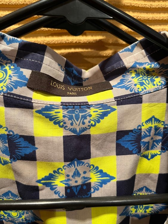 シャツ（古着・ファッション）の商品画像 - 査定依頼日：2023年10月18日