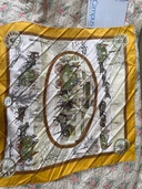 シルク大判カレ９０冬の郵便馬車（古着・ファッション）の商品画像 - 査定依頼日：2026年9月23日 - 最高査定価格：10,000円