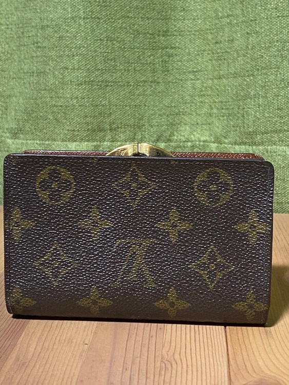 財布　ヴィエノア（ブランドバッグ）の商品画像 - 査定依頼日：2022年8月1日 - 最高査定価格：12,000円