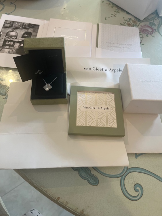 ヴァクリーフアーペル（金・貴金属）の商品画像 - 査定依頼日：2025年10月6日 - 最高査定価格：320,000円