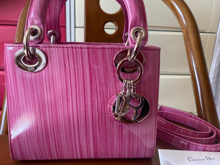 レディディオール（ブランドバッグ）の商品画像 - 査定依頼日：2025年9月18日 - 最高査定価格：300,000円