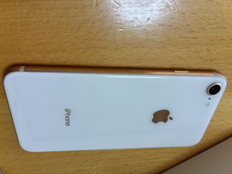 iPhone8 64GB（スマホ）の商品画像 - 査定依頼日：2026年1月22日 - 最高査定価格：4,000円