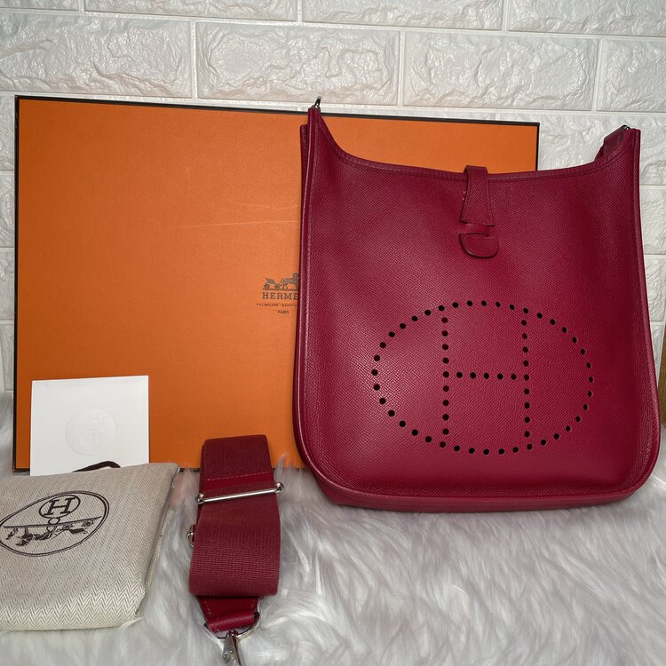 エルメス エブリン3ＰＭ ヴォーエプソン ルビー □O刻印（ブランドバッグ）の商品画像 - 査定依頼日：2025年1月25日 - 最高査定価格：250,000円