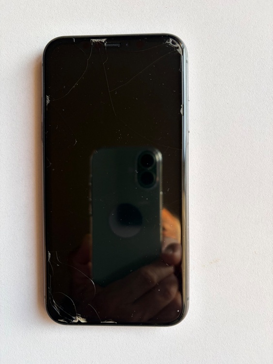 iPhone11（金・貴金属）の商品画像 - 査定依頼日：2026年2月17日 - 最高査定価格：8,000円