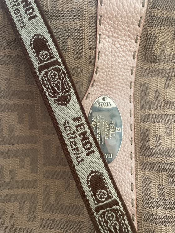 フェンディ  （ブランドバッグ）の商品画像 - 査定依頼日：2025年6月29日 - 最高査定価格：40,000円