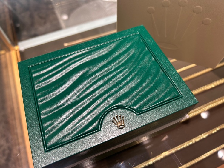 ロレックス デイトナ 116500lm（高級時計）の商品画像 - 査定依頼日：2025年6月27日 - 最高査定価格：3,550,000円